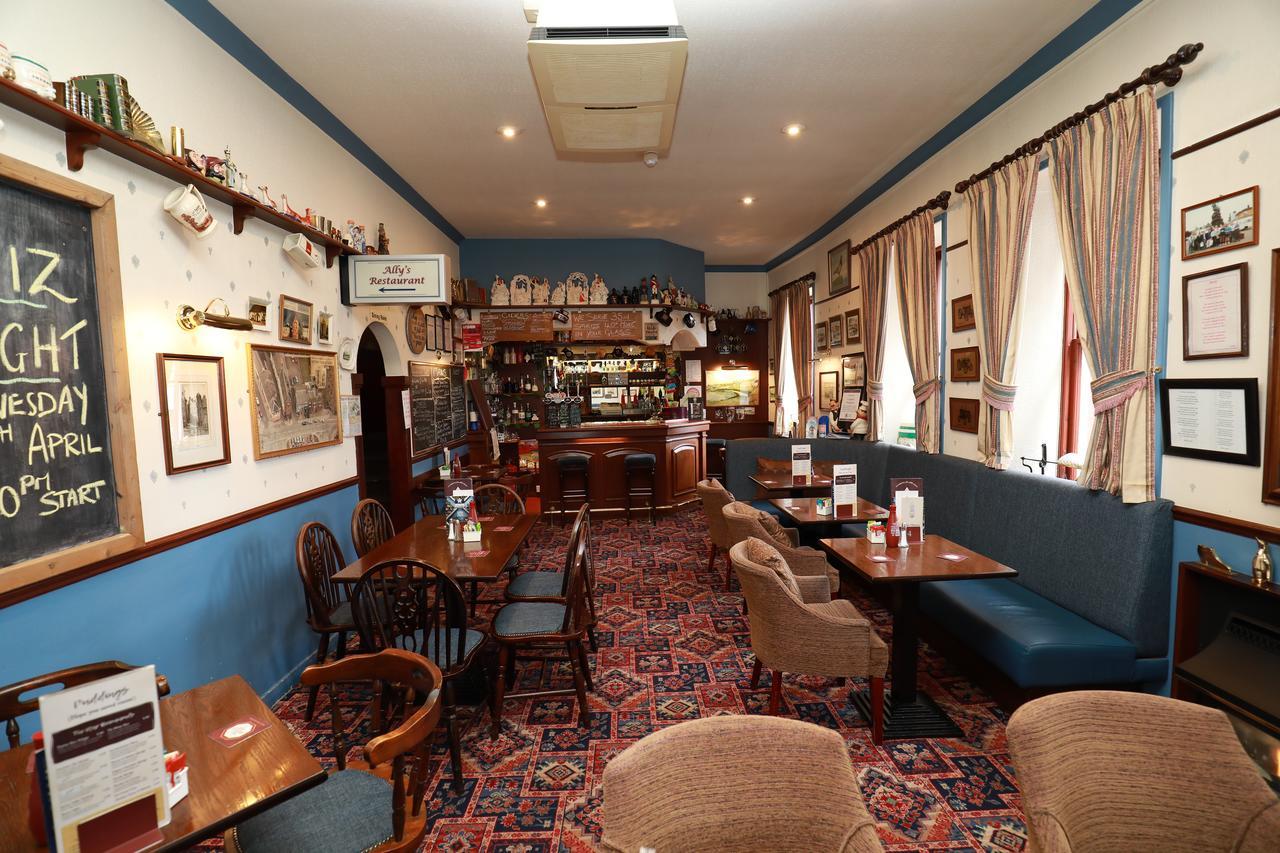The Famous Star Hotel Moffat Extérieur photo